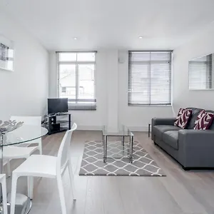 Appartamento Roomspace Serviced - River House