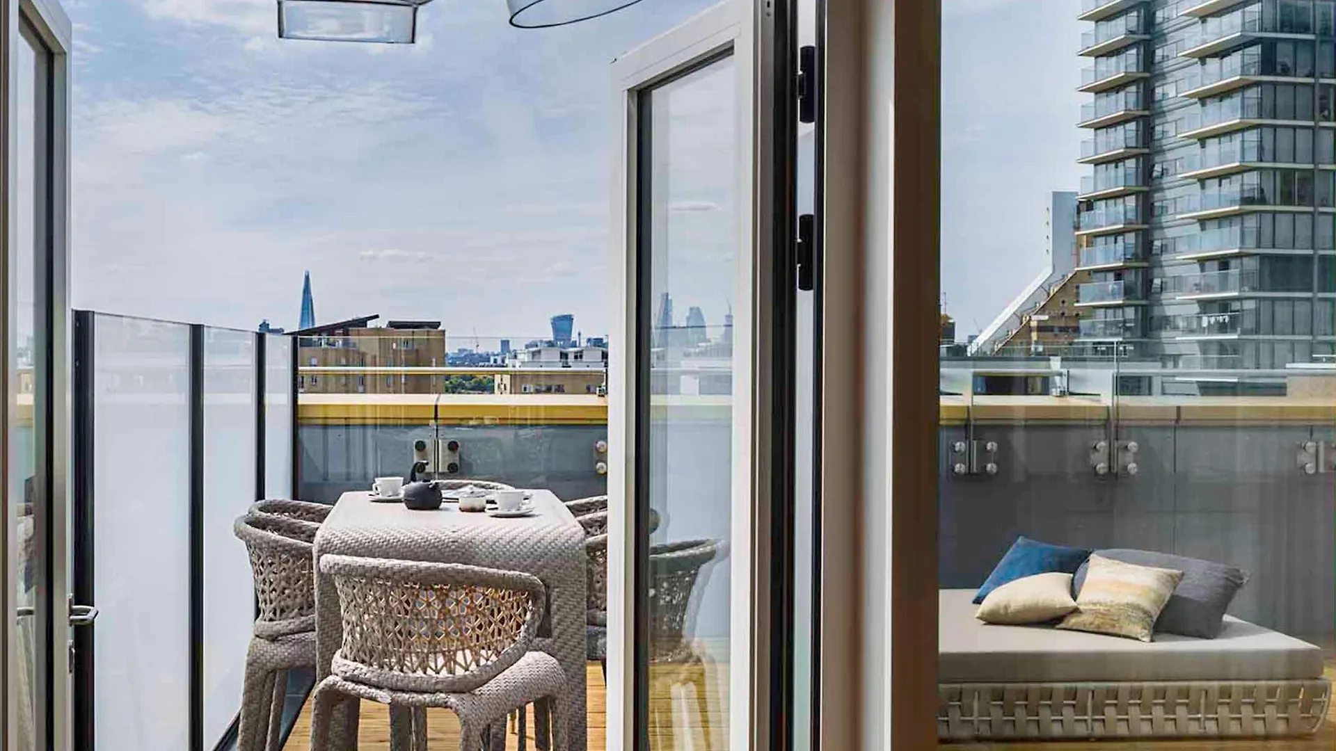 Novotel London Canary Wharf 4*,