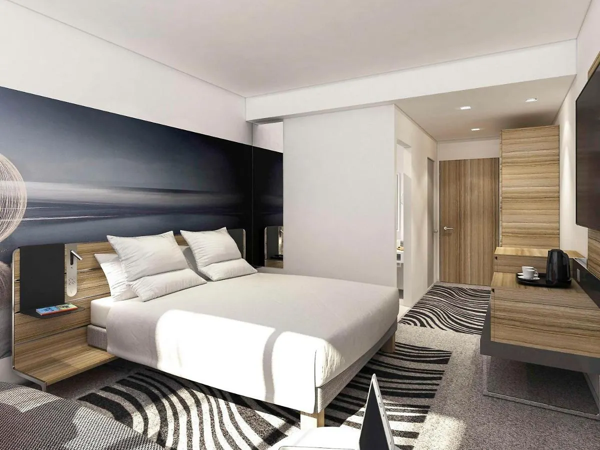 Novotel London Canary Wharf 4*,